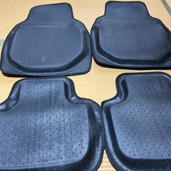 車用足元マット　汎用タイプの画像