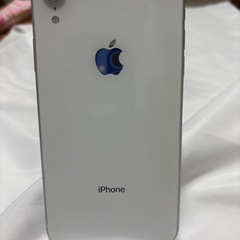 【中古動作品】 iPhone XR docomo 64G バッテリー94%白 ケース使用で美品の画像