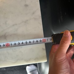 大理石風テーブルの画像