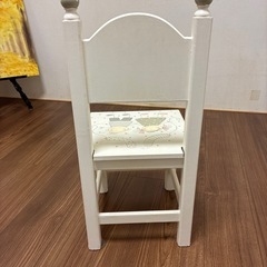 子供用の椅子の画像
