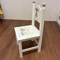 子供用の椅子の画像
