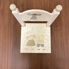 子供用の椅子の画像