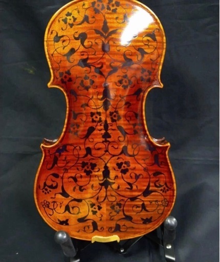 バイオリン珍しい、美しいデザインのハンドメイドバイオリン　最高トラ目メープルバック、サイド、ネック ブラウン 装飾