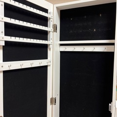 アクセサリー収納付き　全身鏡の画像