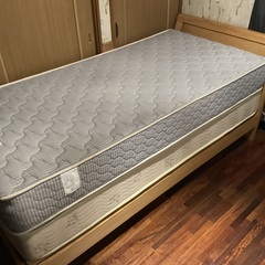 シングルベッドフレーム　シングルベッドマットの画像