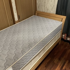 シングルベッドフレーム　シングルベッドマットの画像