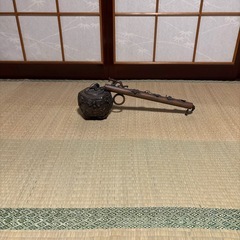 伝統的な日本の金属製装飾品の画像