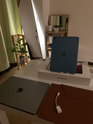 Macbook Pro M1 (1T) and IPAD 10gen (64gb
)