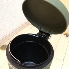 足踏みゴミ箱の画像