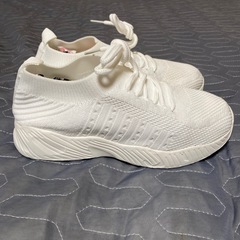 🉐①22.5cmの超軽量ホワイトスニーカー❣️の画像