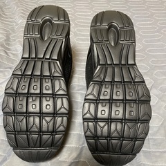 🉐④ブラックのしっかりとしたスニーカー❣️の画像