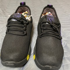 🉐お値下げ！‼️⑤23.5cmの黒色にパープルデザインのスニーカー❣️の画像
