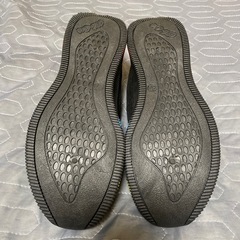 🉐お値下げ！‼️⑤23.5cmの黒色にパープルデザインのスニーカー❣️の画像