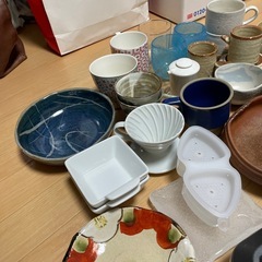 食器　カセットコンロ　ルピシアポット　マグカップなどの画像