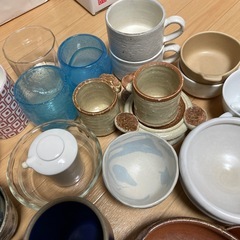 食器　カセットコンロ　ルピシアポット　マグカップなどの画像