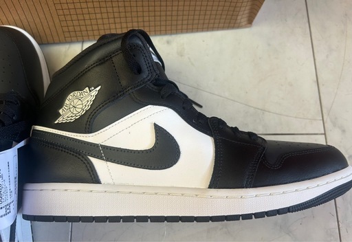 新品 NIKE AIR JORDAN 1 MIDブラック/ホワイト 30cm