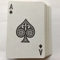 ほぼ未使用の紙製トランプ の画像
