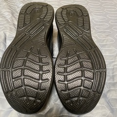 🉐(12)25cmのガン黒軽量スニーカー❣️の画像