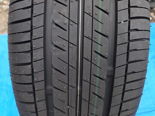 トヨタカローラGグレード標準装備のタイヤとホイール(205/55/16インチ)で未使用です。