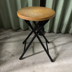 ✨コンパクト✨ 折りたたみ式 丸椅子 / スツールの画像