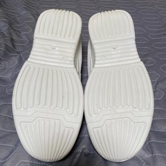 🉐(18)26.5cmのホワイト軽量スニーカー❣️の画像