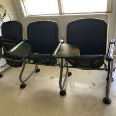 オフィス用品　劇場用3連椅子の画像