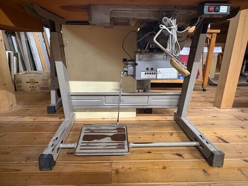 三菱　工業用ミシン　MITSUBISHI LS2-180　ミシンテーブル