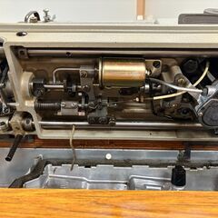 三菱　工業用ミシン　MITSUBISHI LS2-180　ミシンテーブルの画像