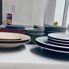 大皿中心の食器の画像