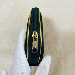 タータンチェック柄ポーチ ゴールド縁取り 上品デザインの画像