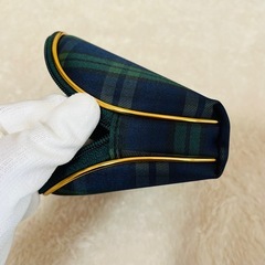 タータンチェック柄ポーチ ゴールド縁取り 上品デザインの画像