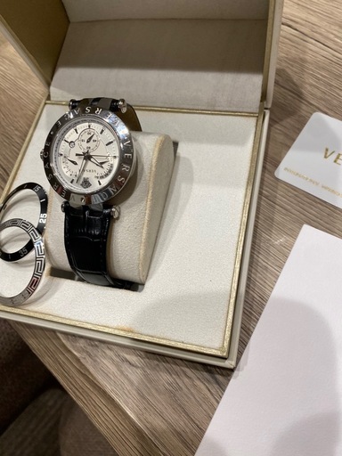 ヴェルサーチ　チェンジベゼル　時計