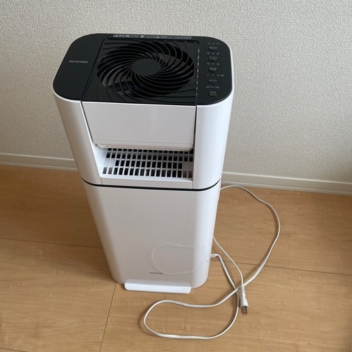 【ほぼ新品】IRIS OHYAMA IJD-150-W除湿機 ホワイト