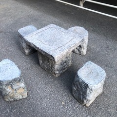 陶器製　まるで見た目は天然石❗️なガーデンテーブルセット テーブルサイズ45cm×50cm×高さ45cmの画像