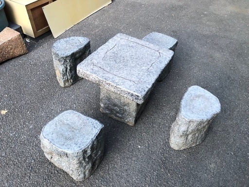 陶器製　まるで見た目は天然石❗️なガーデンテーブルセット テーブルサイズ45cm×50cm×高さ45cm