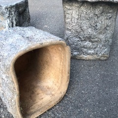 陶器製　まるで見た目は天然石❗️なガーデンテーブルセット テーブルサイズ45cm×50cm×高さ45cmの画像