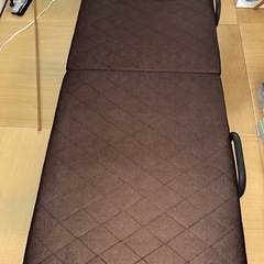 折りたたみベッドの画像