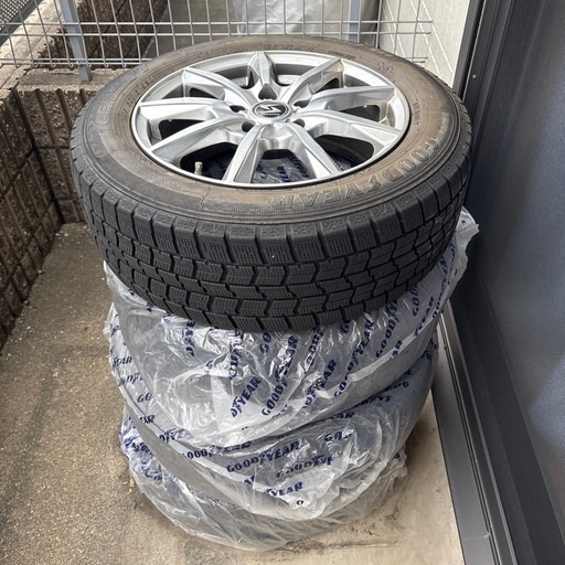 【超美品】スタッドレス 4本セット ヴォクシープリウスなど