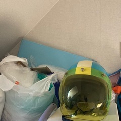 ヘルメット2個の画像