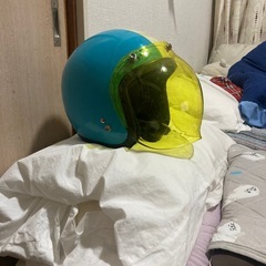 ヘルメット2個の画像