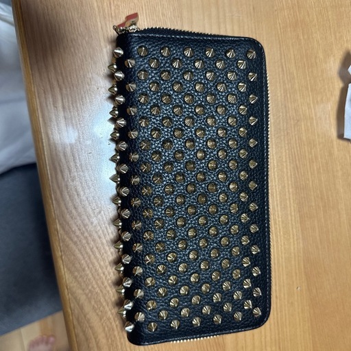 ルブタン長財布