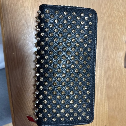 ルブタン長財布