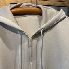 UNIQLO ベージュ フルジップパーカーSサイズ長袖の画像