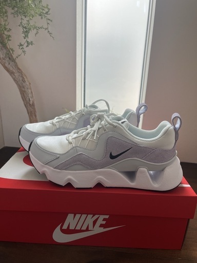 NIKE RYZ365スニーカー新品24.5cm