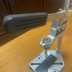 レザークラフト用穴開け機？とレザークラフト道具の画像