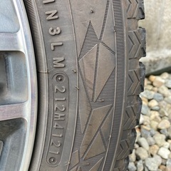 215/55R17スタッドレスタイヤ
の画像