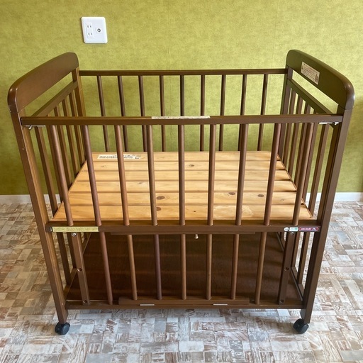 ベビーベッド　木製　ナチュラル　新生児から使用可能