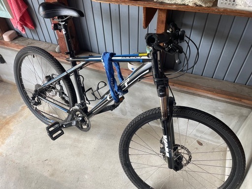 マウンテンバイク　GT Avalanche3.0  前後ディスクブレーキ　フロントフォーク