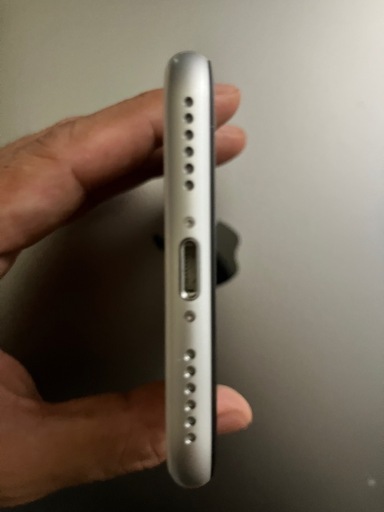 iPhone SE（第二世代）64GB【中古】