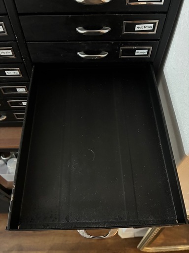 引き出し収納　黒